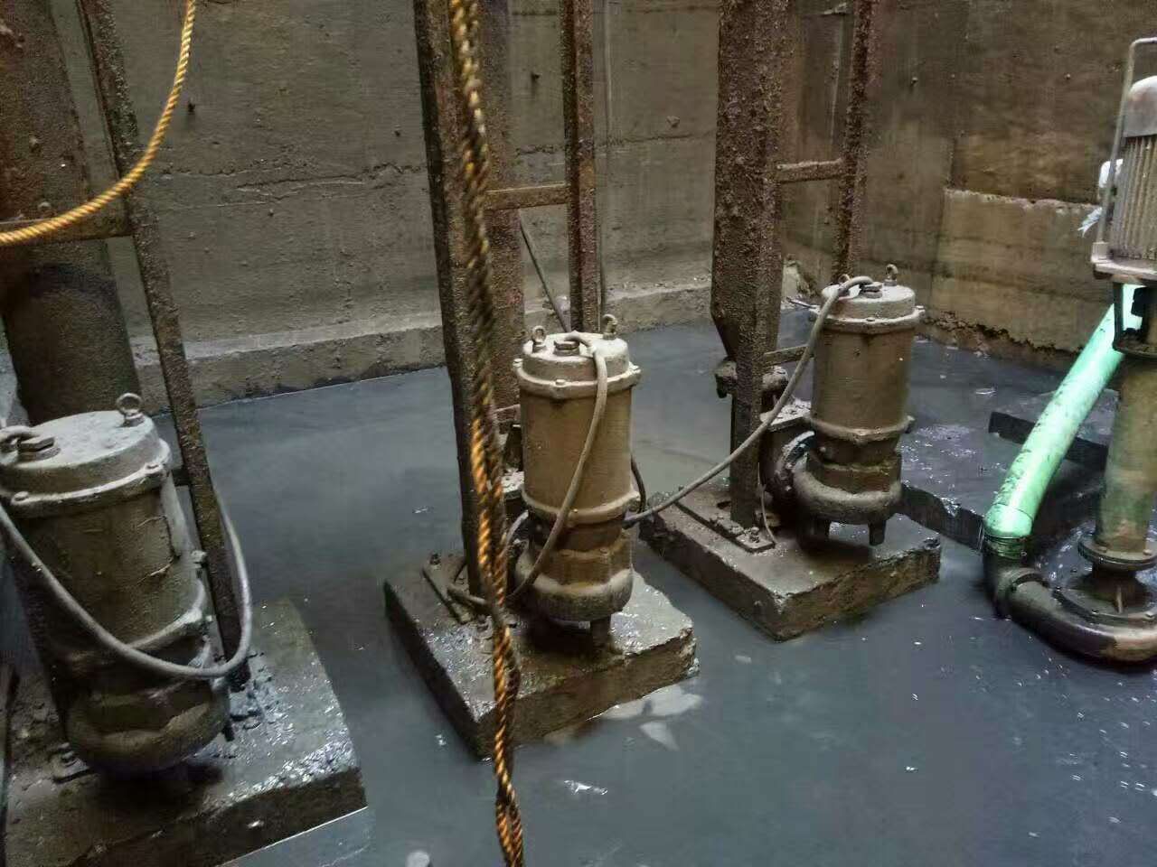 江北污水池清理