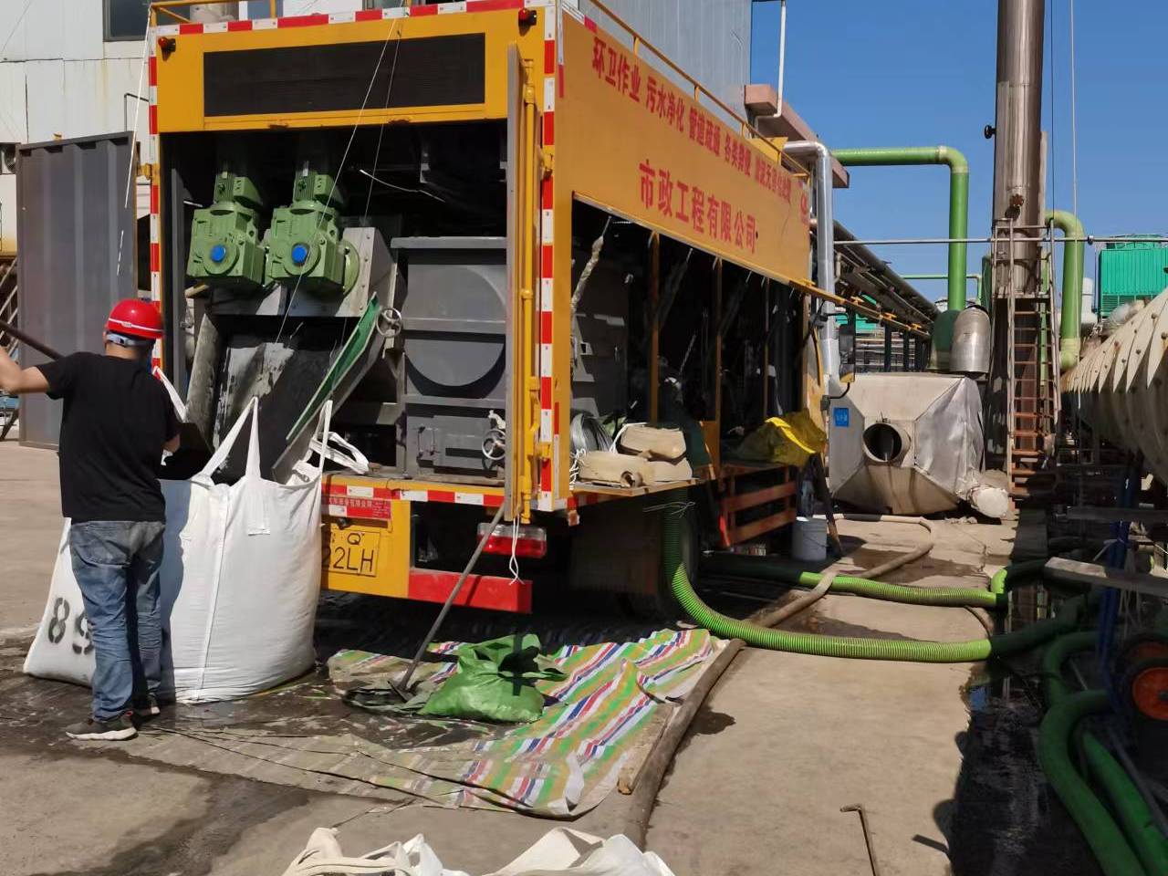 江北淤泥压干处理